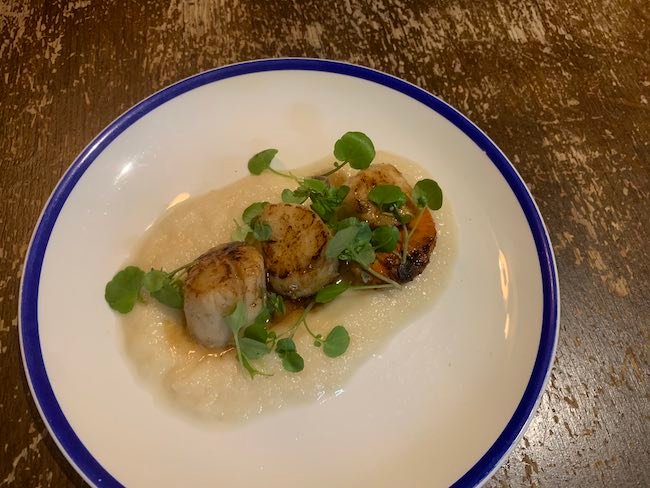 A photo of the scallops starter from The Abbeville Clapham